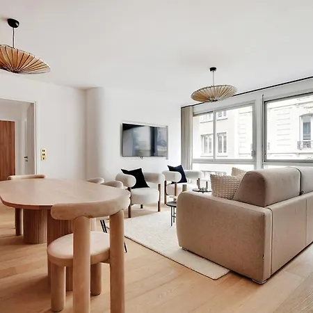An Exquisite 3-bedroom 3-bathroom In Trocadéro - Eiffel Tower París