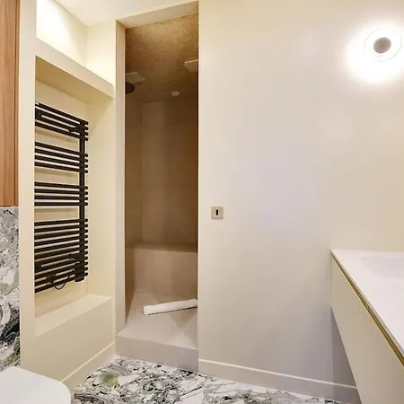 An Exquisite 3-bedroom 3-bathroom In Trocadero - Eiffel Tower Paris