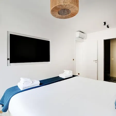 An Exquisite 3-bedroom 3-bathroom In Trocadero - Eiffel Tower Apartment Paris