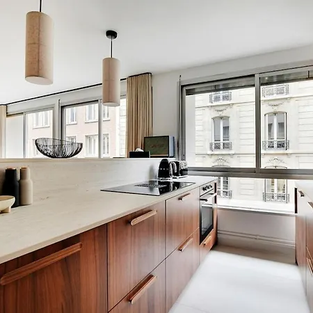 An Exquisite 3-bedroom 3-bathroom In Trocadero - Eiffel Tower Paris